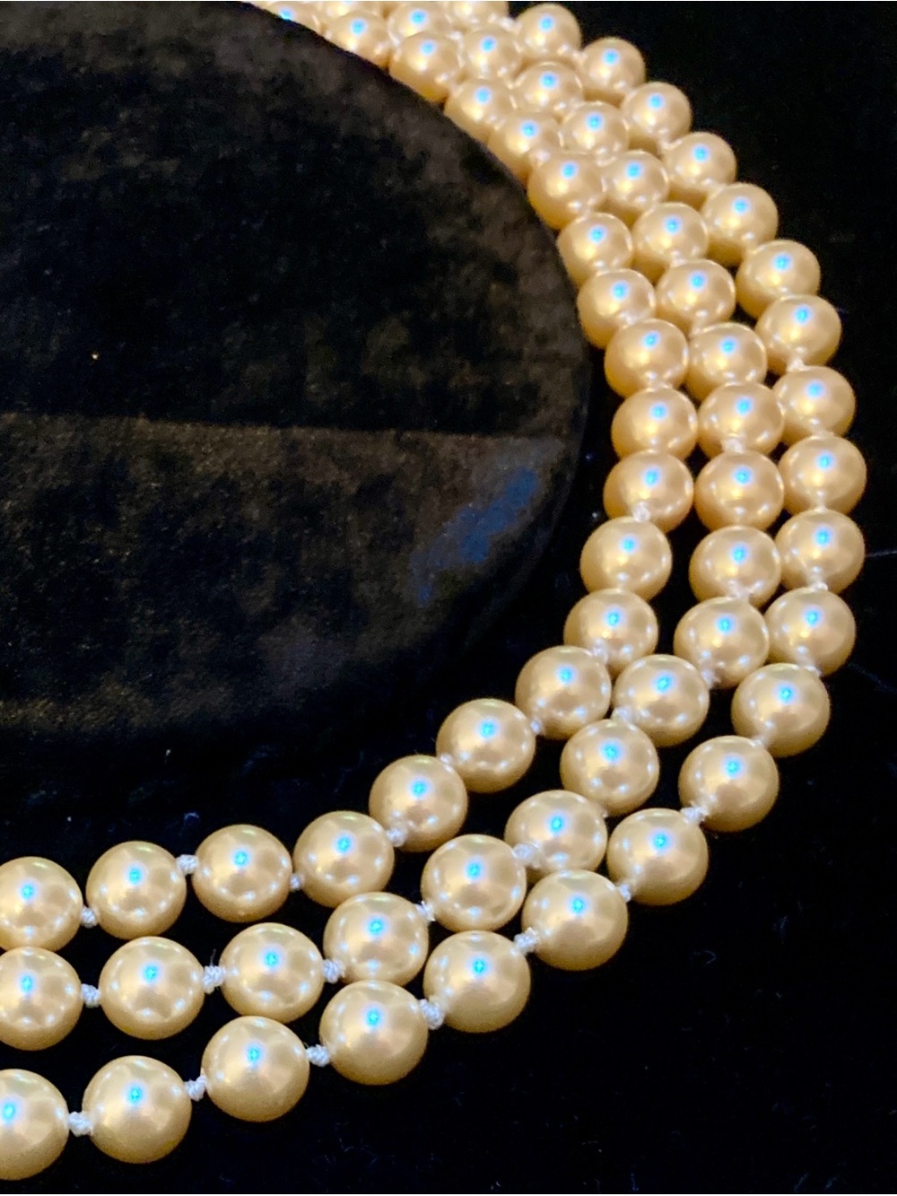 Jackie’s Pearls 3 Strand Franklin Mint Cream JBK 8mm Euc - Picture 6 of 13
